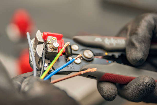 Best Emergency Electrician Near Me  in Auburndale, FL